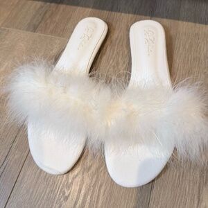 White Feather Fluffy Slippers – Size M/L – Bridal / Lounge Slides